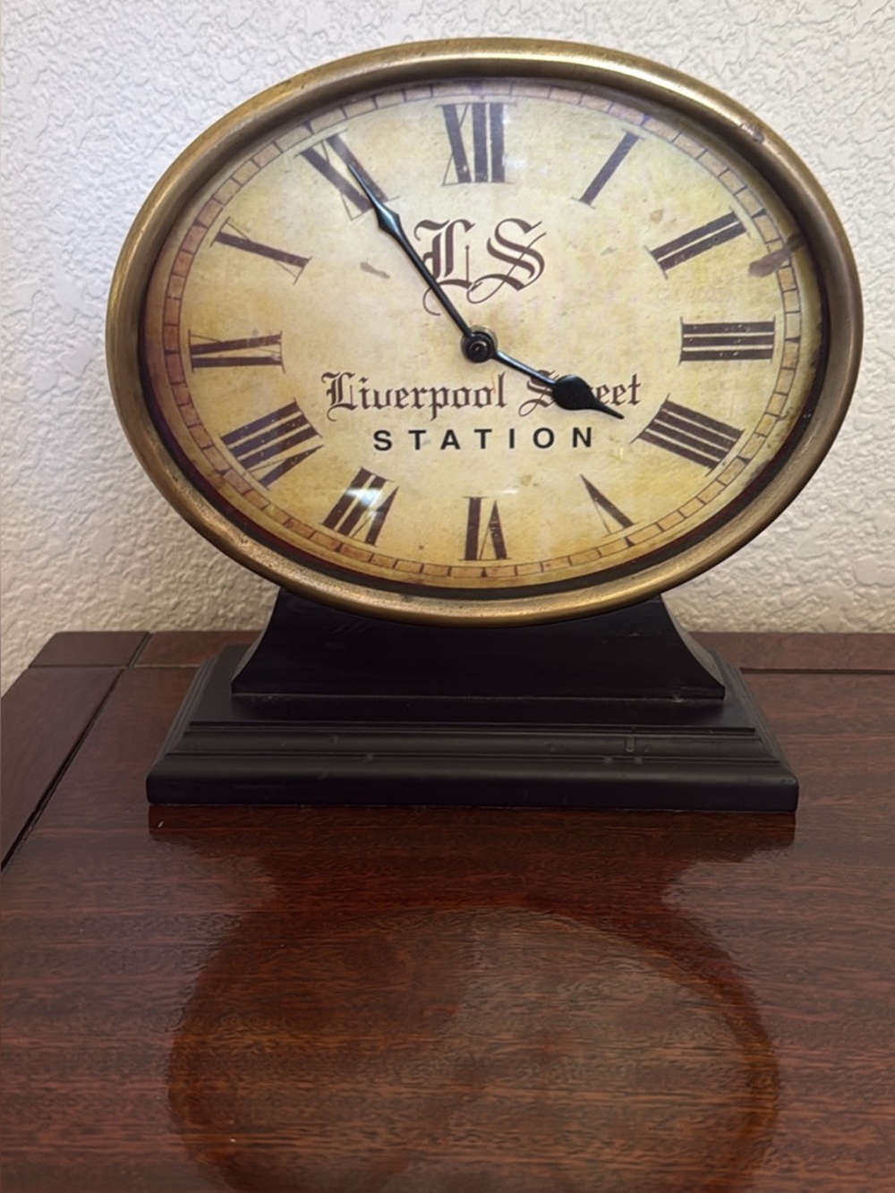 Vintage-Style Oval Table Clock in Gold and Black